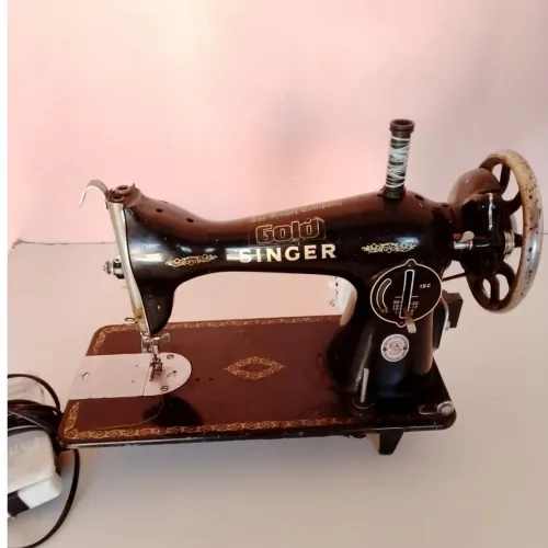 Máquina de costura Singer gold