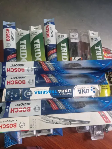Palhetas novas de varios tamanhos e marcas.