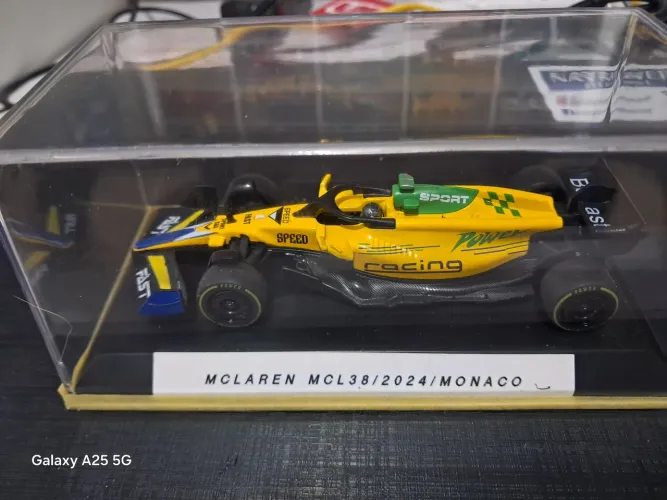 MINIATURA F1 MCLAREN