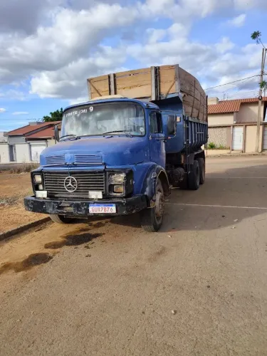 Caminhão Caçamba