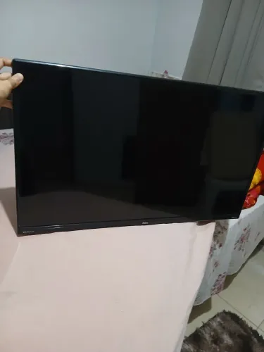 Vendo TV Philco 32 polegadas pouco tempi de uso funcionando perfeitamente com controle 