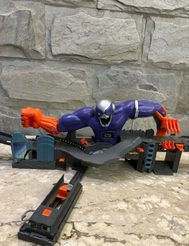 pista hot wheels smash claw flip n go