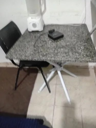 Vende-se mesa cm 1 cadeira nova