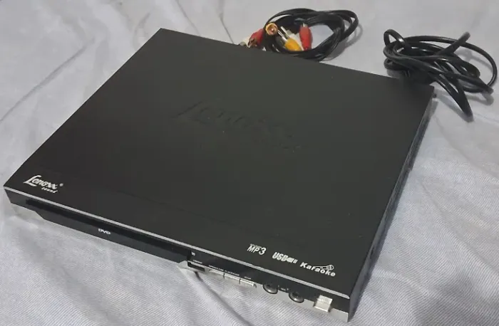 DVD KARAOKE Lenoxx Sound com defeito