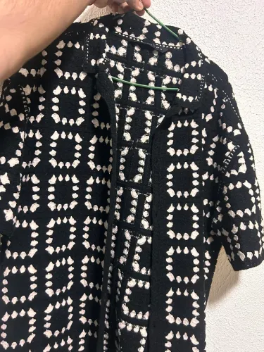 Camisa crochê preta e branca