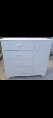 Vendo cômoda para o seu quarto, nova e em outras cores, deixamos grátis na zona norte. 