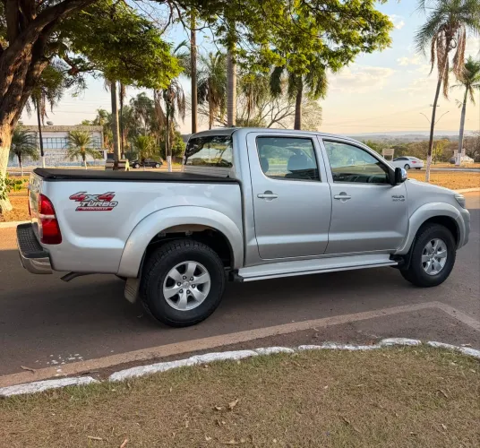 Toyota Hilux CD SRV D4-d 4X4 3.0 TDI Diesel AUT 2012