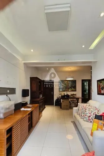 Apartamento totalmente reformado, moderno e funcional!