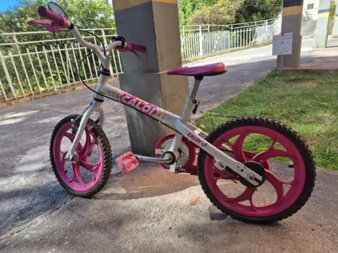 Bicicleta Infantil Caloi Ceci - Cor rosa de princesa - Usada