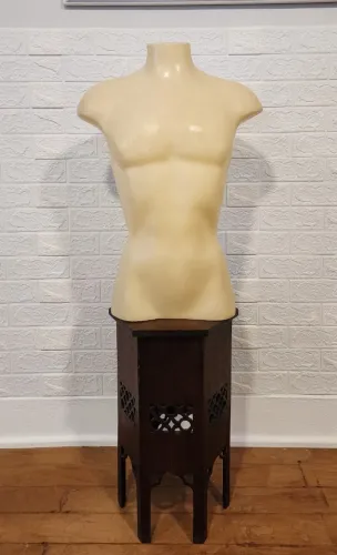 MANEQUIM BUSTO MASCULINO BEGE