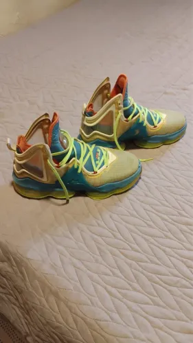 Tênis Nike LeBron 19