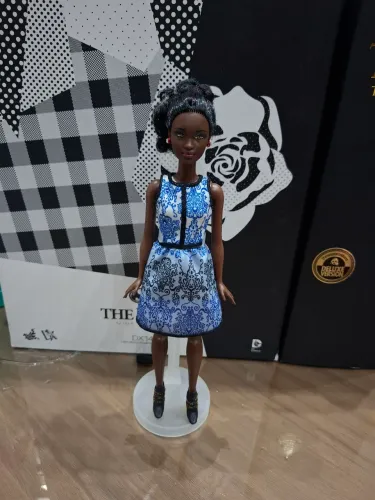 Boneca barbie fashionista