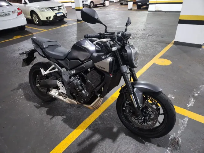 Honda CB650R E-Clutch Impecável 1093km grafite fosco