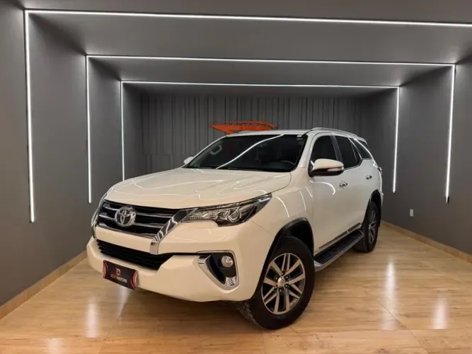 Toyota Hilux CD SRX 4X4 2.8 TDI 16V Diesel Aut. 2017