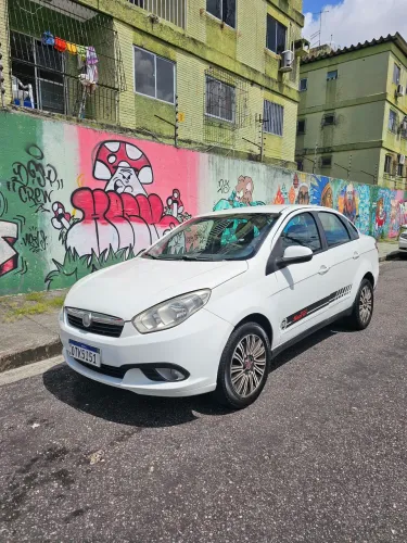 Fiat Grand Siena Attrac. 1.4 EVO F.flex 8V 2013