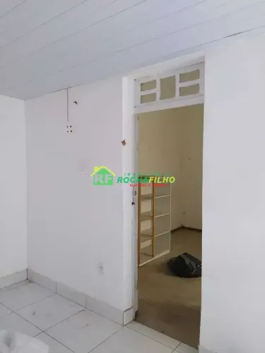 CASA RESIDENCIAL NO CENTRO.