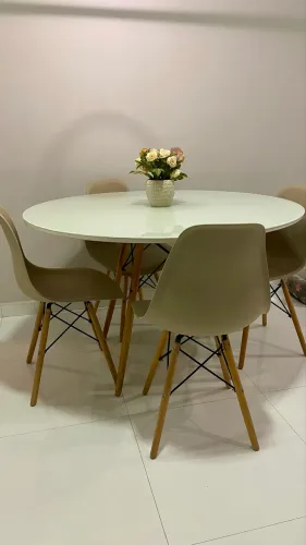 Mesa redonda com tampo de vidro