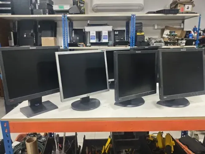 Lote de Monitores LCD (Lenovo, LG, HP) - R$ 35 a unidade ou Lote c/2