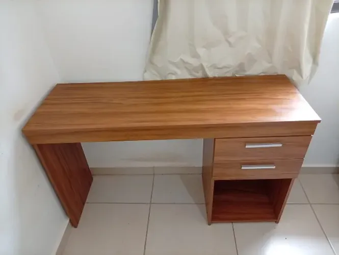 Mesa de escritorio | Escrivaninha