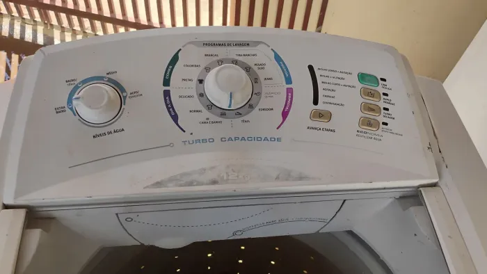Vendo máquina de lavar 1e kilos conservada entrego
