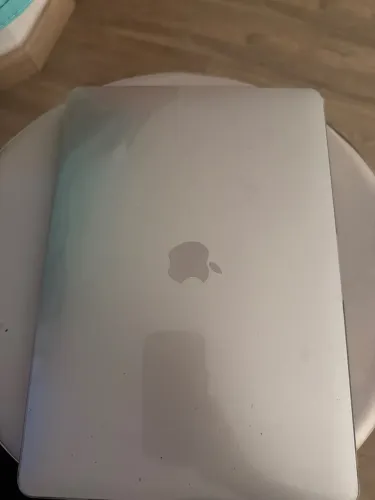 MacBook Air M1 8GB 2025