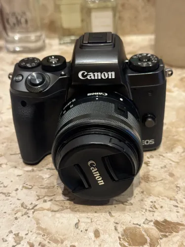 Camera Canon Mirrorless M5