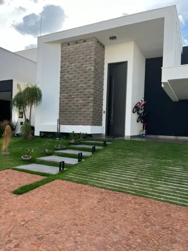 Casa (Em condomínio), com 3 quartos e 4 banheiros à Venda, 328 m² em Uberlândia/MG
