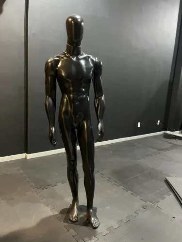 Manequim fitness masculino preto