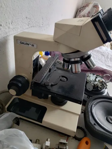 Microscópio Galen III
