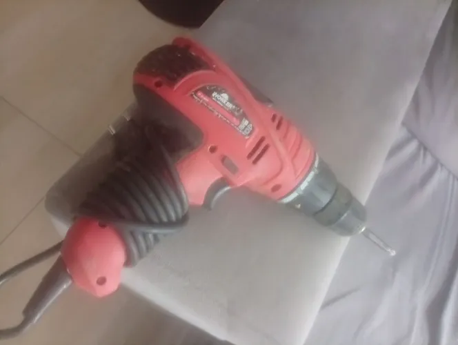 Vendo parafusadeira marca worker volt 220 de cabo