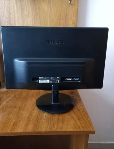Monitor Philips 22P - 60hz 1080P - Dvi e Vga. Acompanha adaptador Hdmi. Aceito trocas