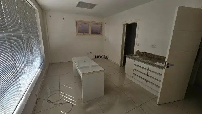 SALA COMERCIAL DE ANDAR COM 42,64M² PRIVATIVOS NO BAIRRO CENTRO NA CIDADE DE BENTO GONÇALV