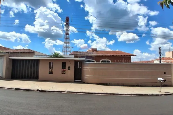 Casa dos Sonhos no Centro de Guariba - Ótimo Preço!