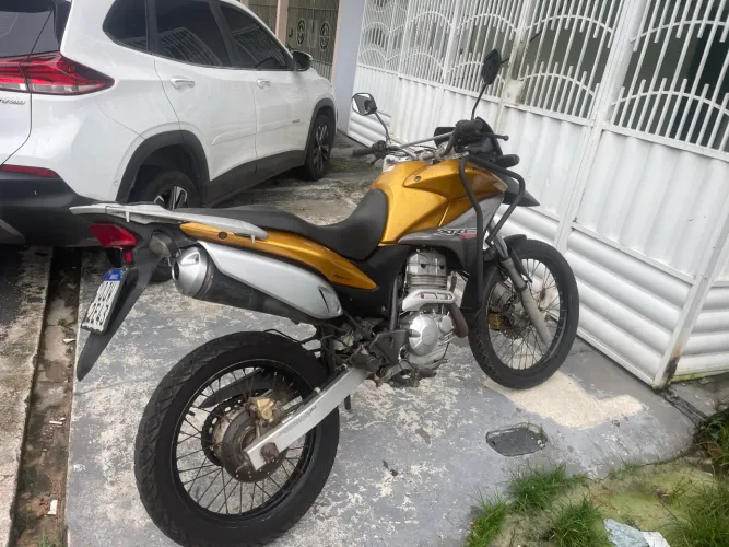 Vendo XRE 2010 sem detalhes super conservada