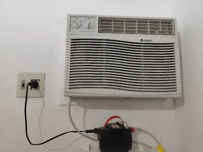 Vendo ar condicionado  de parede 220v marca Gree potência de 12000 BTUs pouco usado.