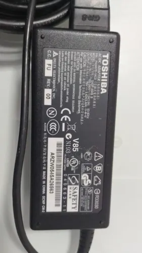 Carregador  modelo Toshiba PA3467E-1AC3