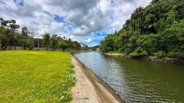 Terreno à venda na Marina Guarujá.