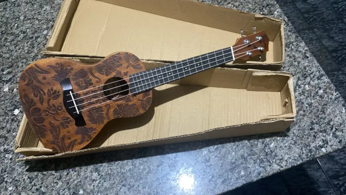 Ukulele Concert Tagima 23k floral
