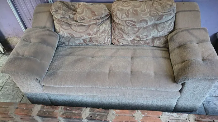 Sofá 2 lugares 1,65 m x 85 cm
