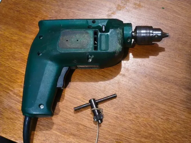 Furadeira de Impacto Profissional Bosch 110V 127V Alvenaria Aço Madeira modelo anos 80