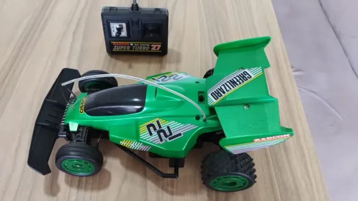 Radcon Green Turbo Buggy controle remoto (uso de pilhas no carrinho e no controle)