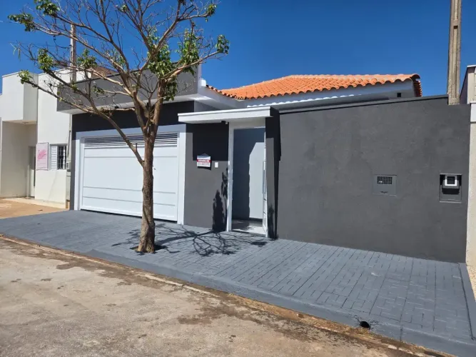 Casa térrea NOVA, 138 metros quadrados com 3 quartos em Jardim Iguatemi - Guararapes - SP