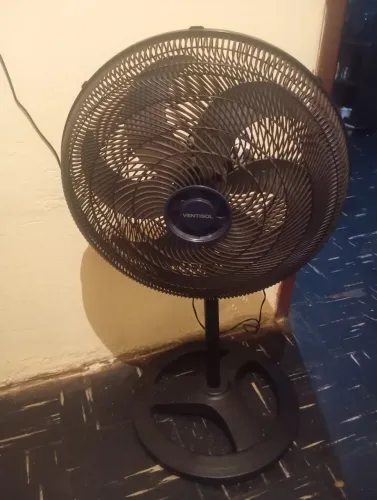 Ventilador ventisol 6 pas ótimo estado.