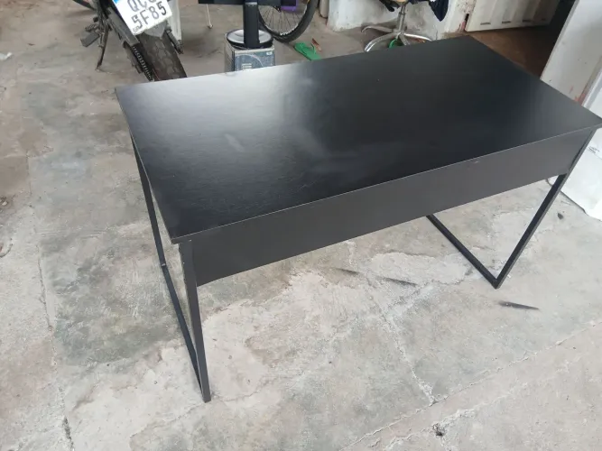 Mesa industrial preta