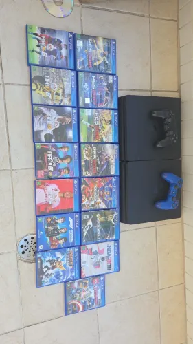 Dois Ps4 + dois controles( vendo apenas um separado)