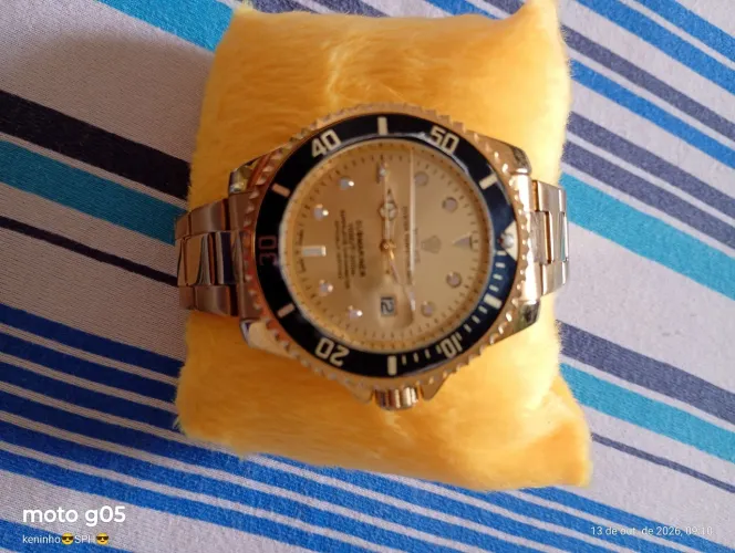Vendo relógio dourado Rolex a prova d'água