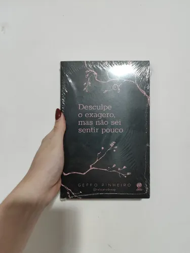 Desculpe o exagero mas não sei sentir pouco, Astral Cultural Editora- capa mole
