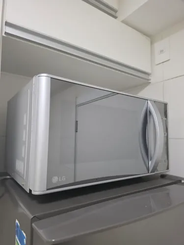 Forno de Micro-ondas LG MH7093BR Prata 30 Litros 110V