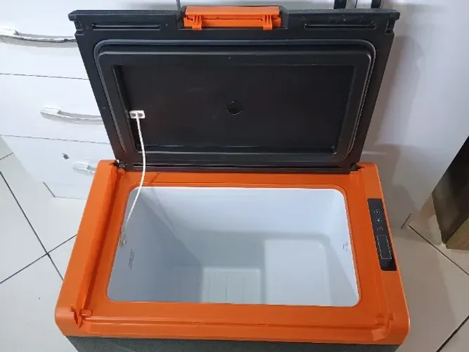 Geladeira Elber 35L 12/24 vc para caminhão e carro.