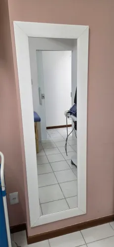 Espelho de corpo inteiro com molduras